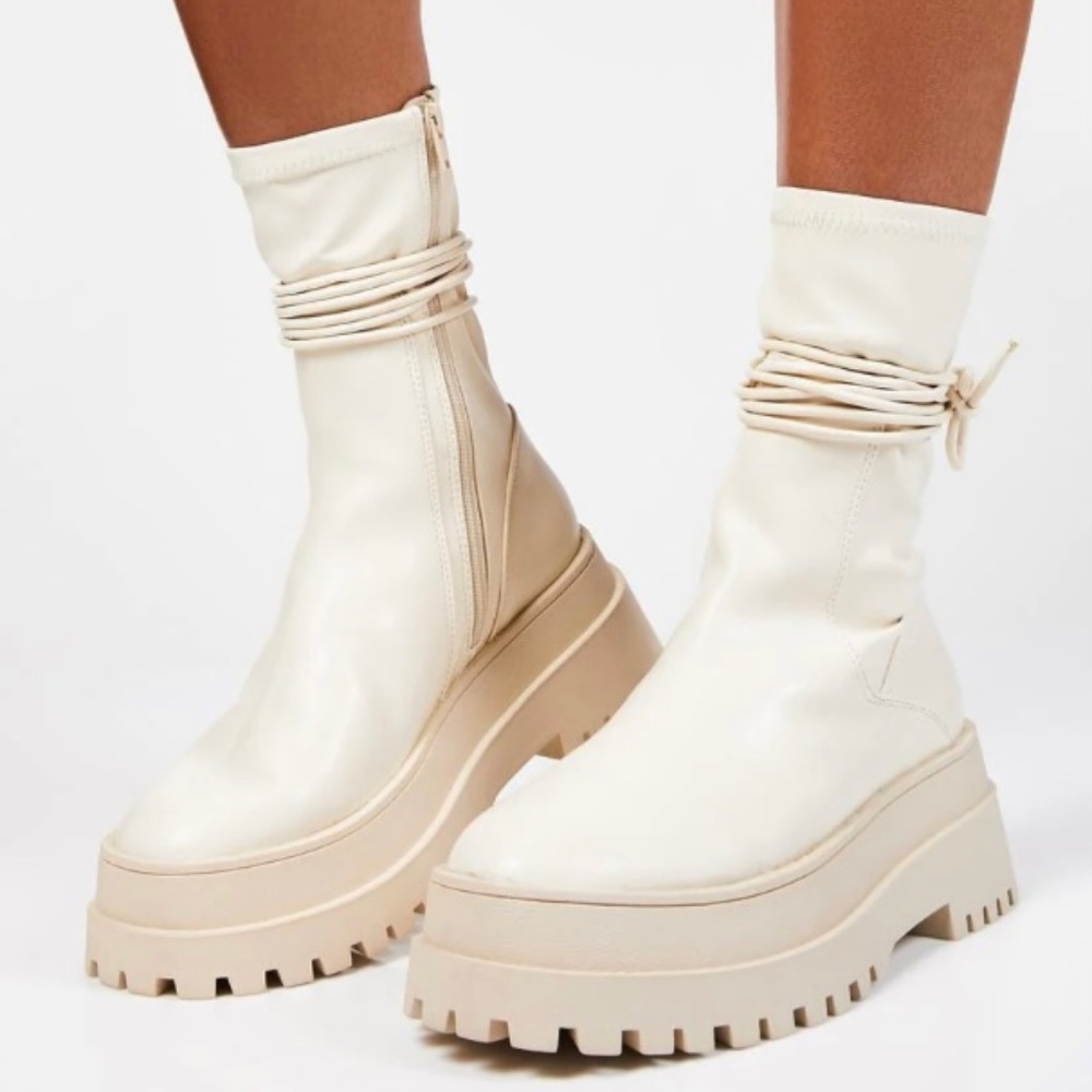 DOLLS KILL CREAM CHUNKY BOOTS